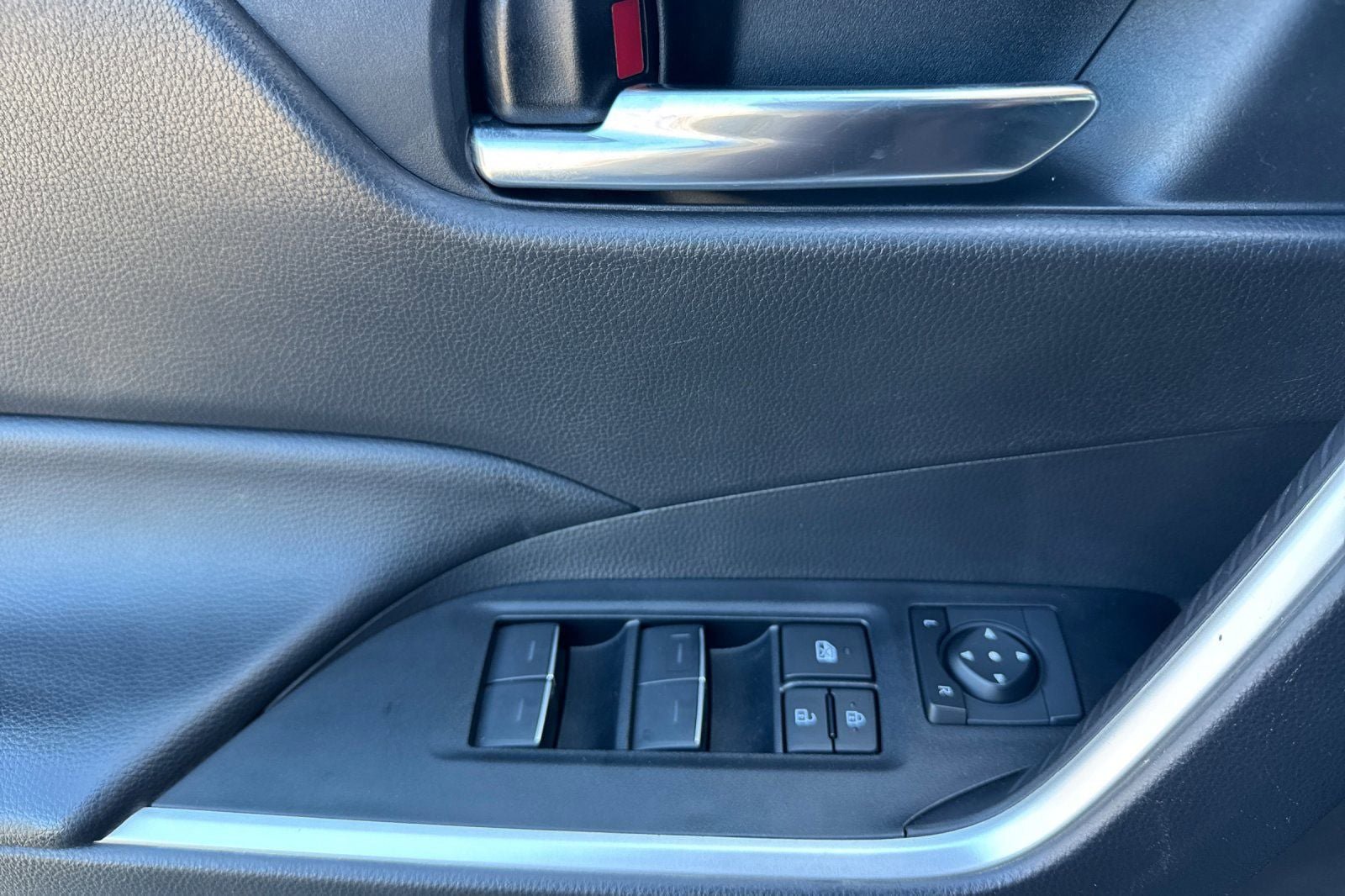 Used 2024 Toyota RAV4 AWD Hybrid image 14
