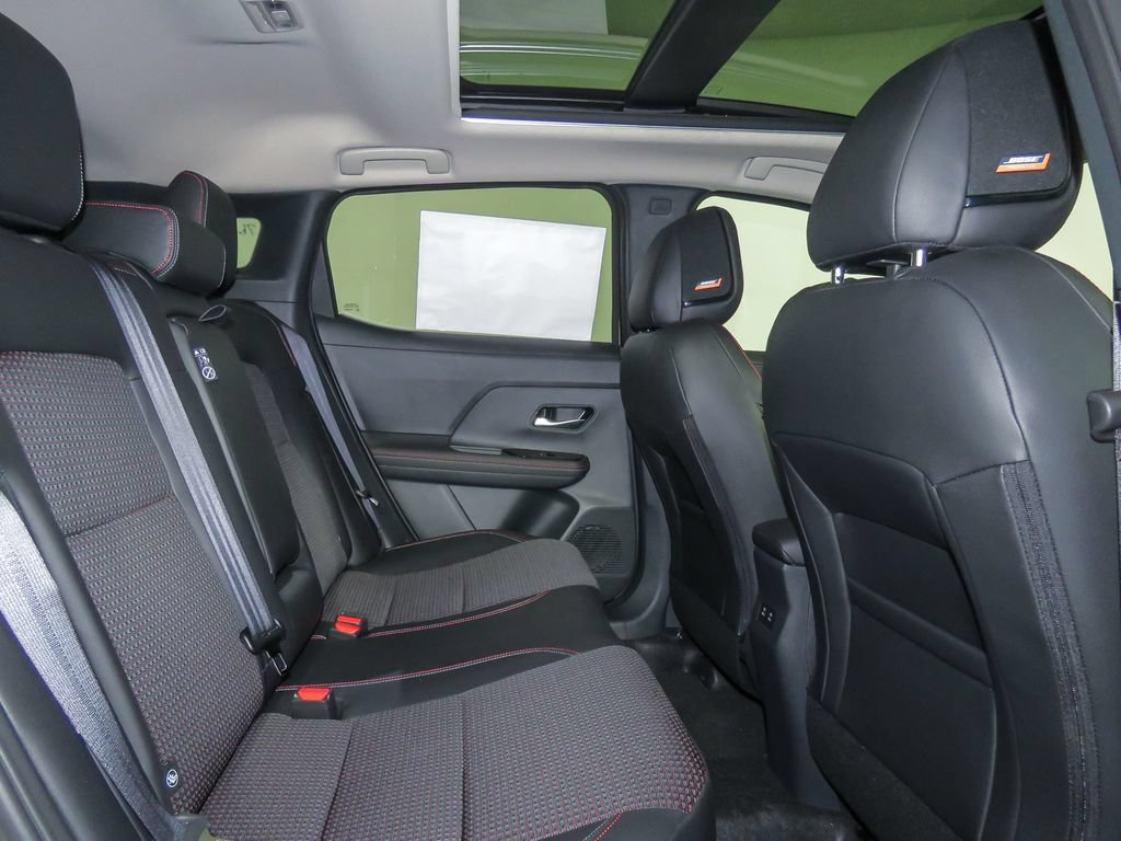 Certified 2025 Nissan Kicks SR w/ SR Premium Package AWD/4WD image 34