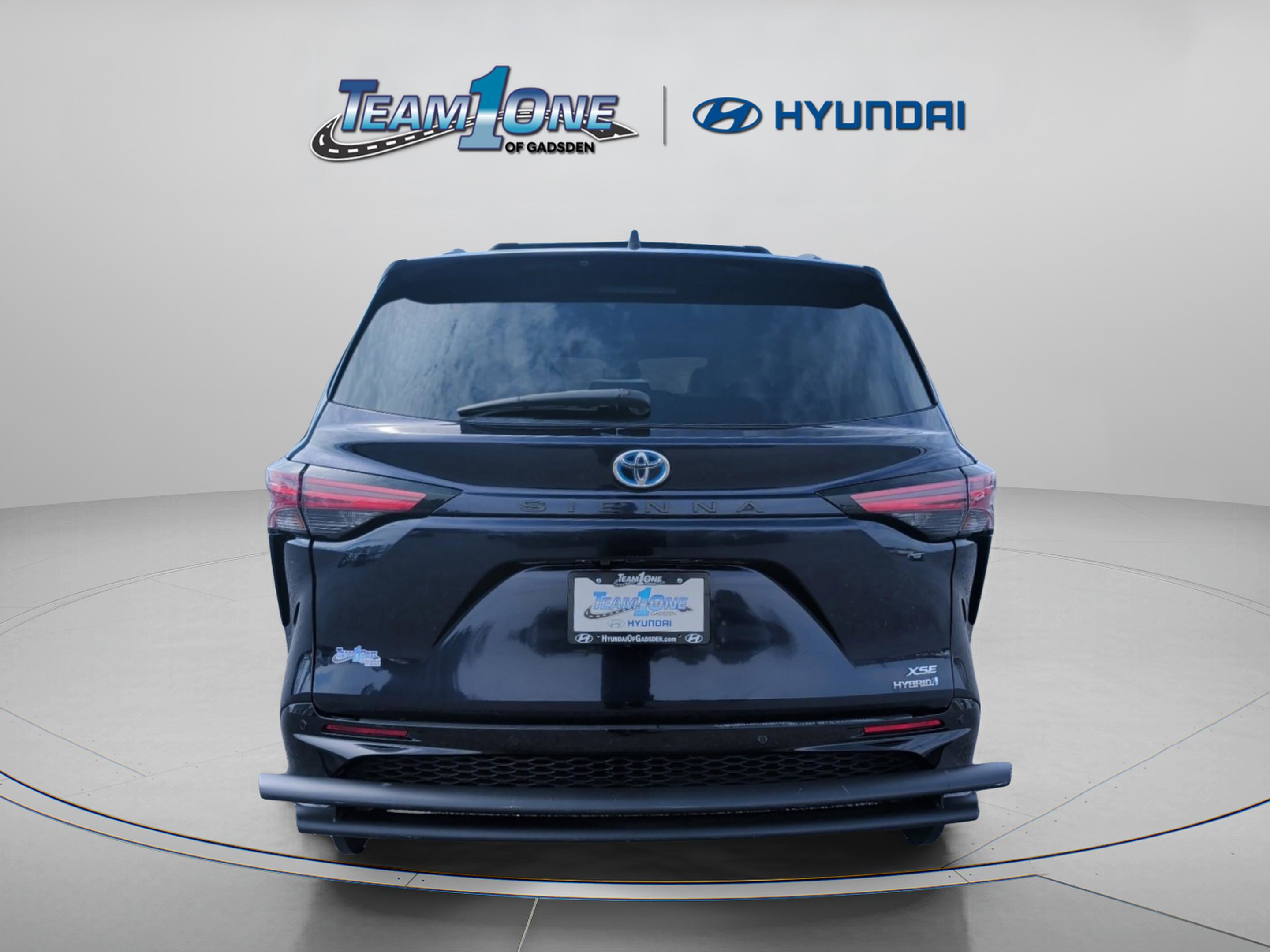 Used 2023 Toyota Sienna XSE w/ XSE Plus Package image 7