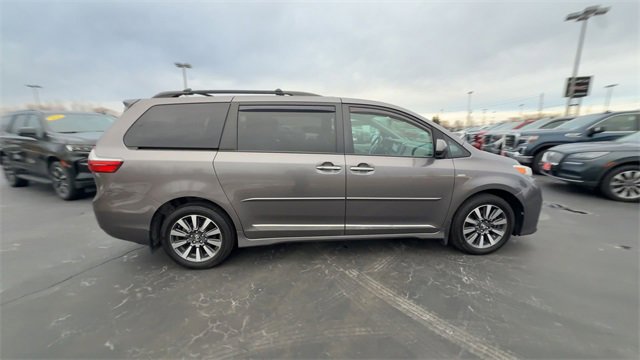 Used 2020 Toyota Sienna XLE Premium image 9