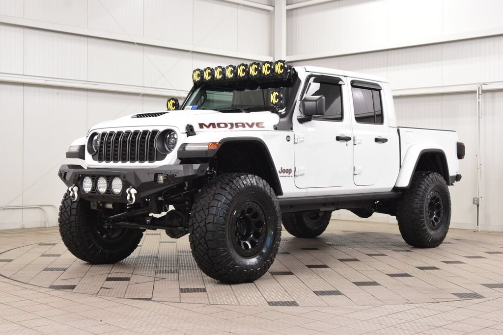 Used 2025 Jeep Gladiator Mojave AWD/4WD image 3