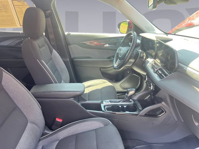 Used 2024 Chevrolet TrailBlazer LT w/ Convenience Package FWD image 17
