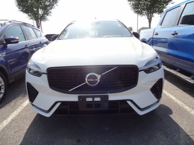 Used 2022 Volvo XC60 B5 R-Design AWD/4WD image 2