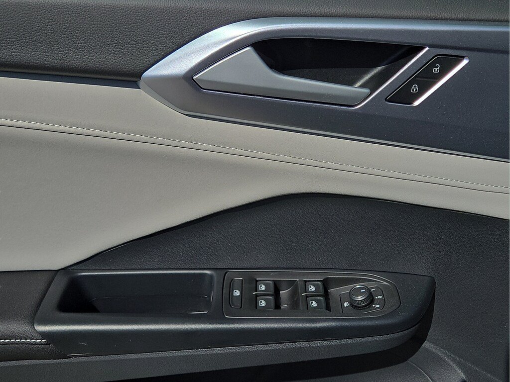 New 2026 Volkswagen Taos SE FWD image 17