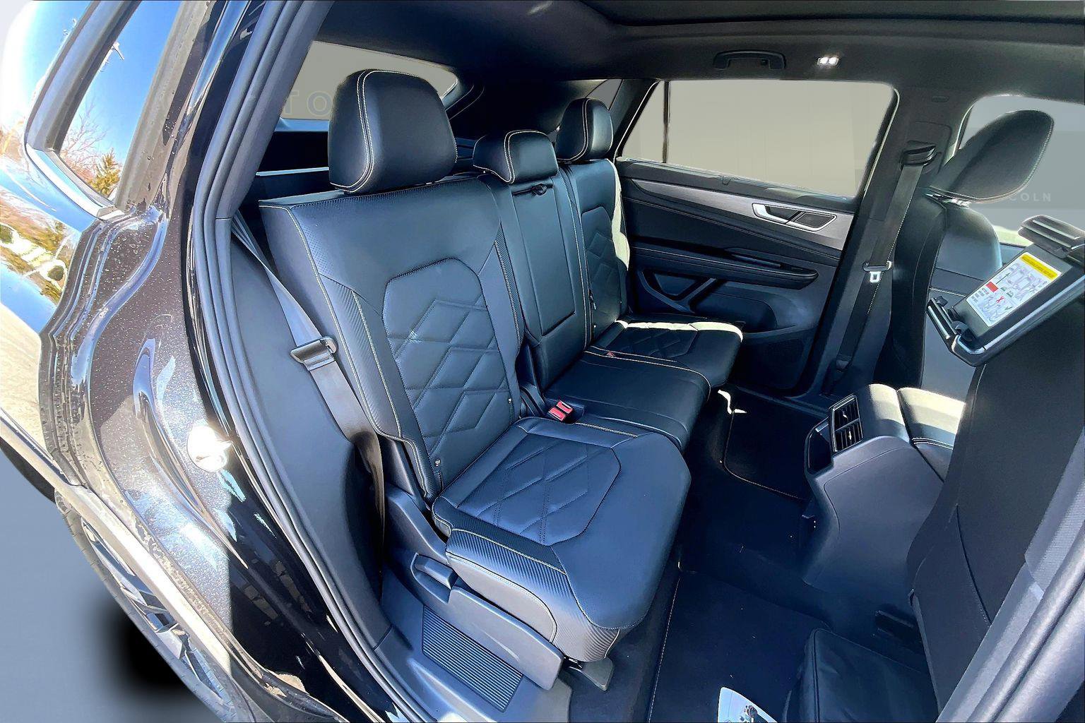 Used 2024 Volkswagen Atlas Cross Sport SE w/ Panoramic Sunroof Package image 26