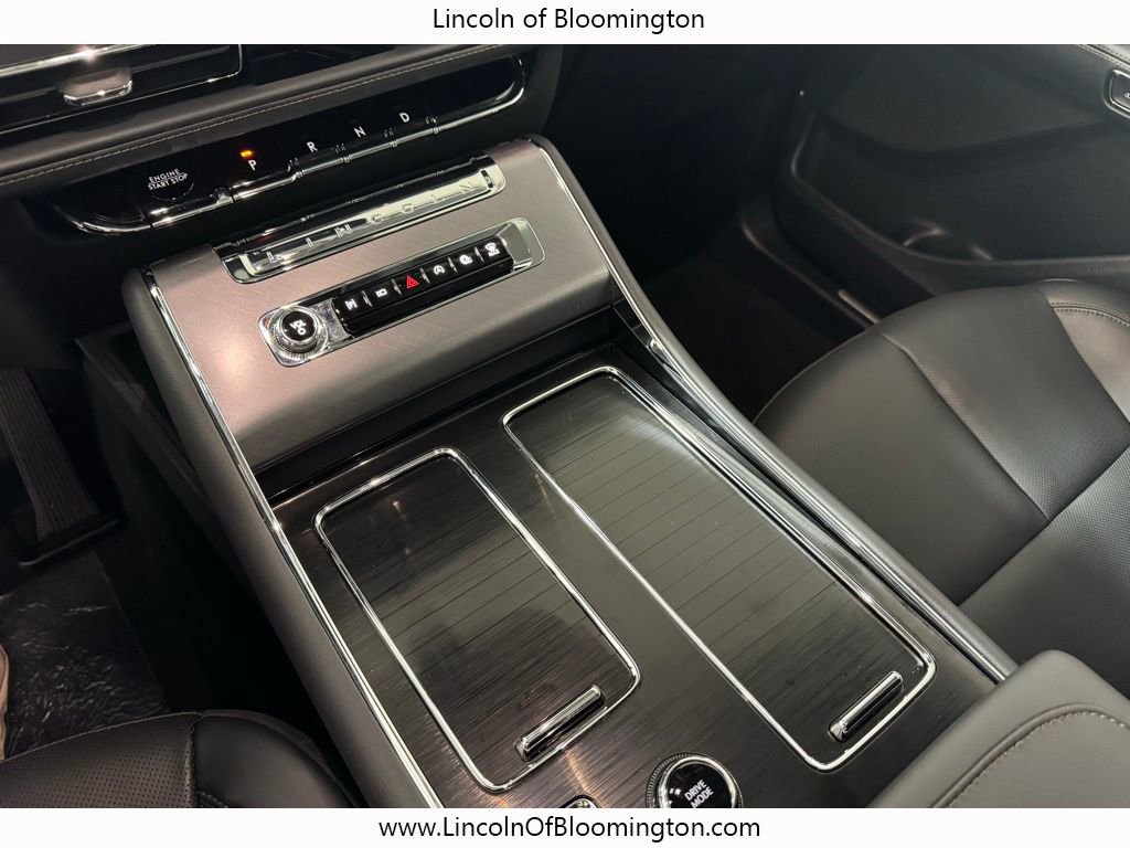 New 2026 Lincoln Aviator AWD w/ Jet Appearance Package image 32
