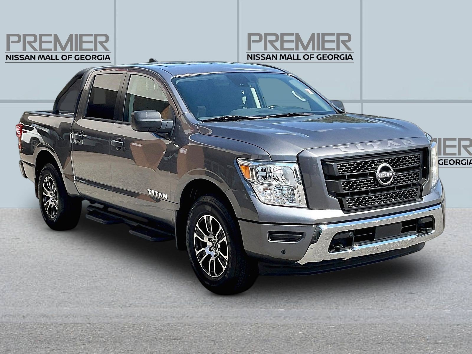 Used 2024 Nissan Titan SV w/ SV Convenience Package AWD/4WD image 3