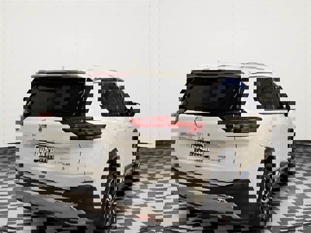 Used 2021 Nissan Rogue Platinum image 4