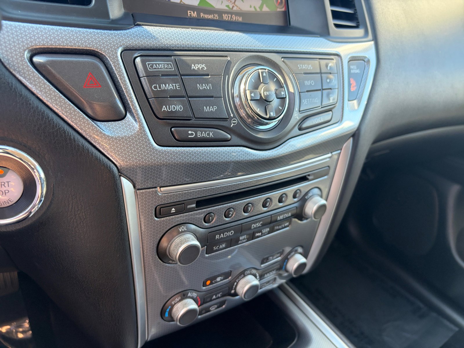Used 2018 Nissan Pathfinder SL AWD/4WD image 20