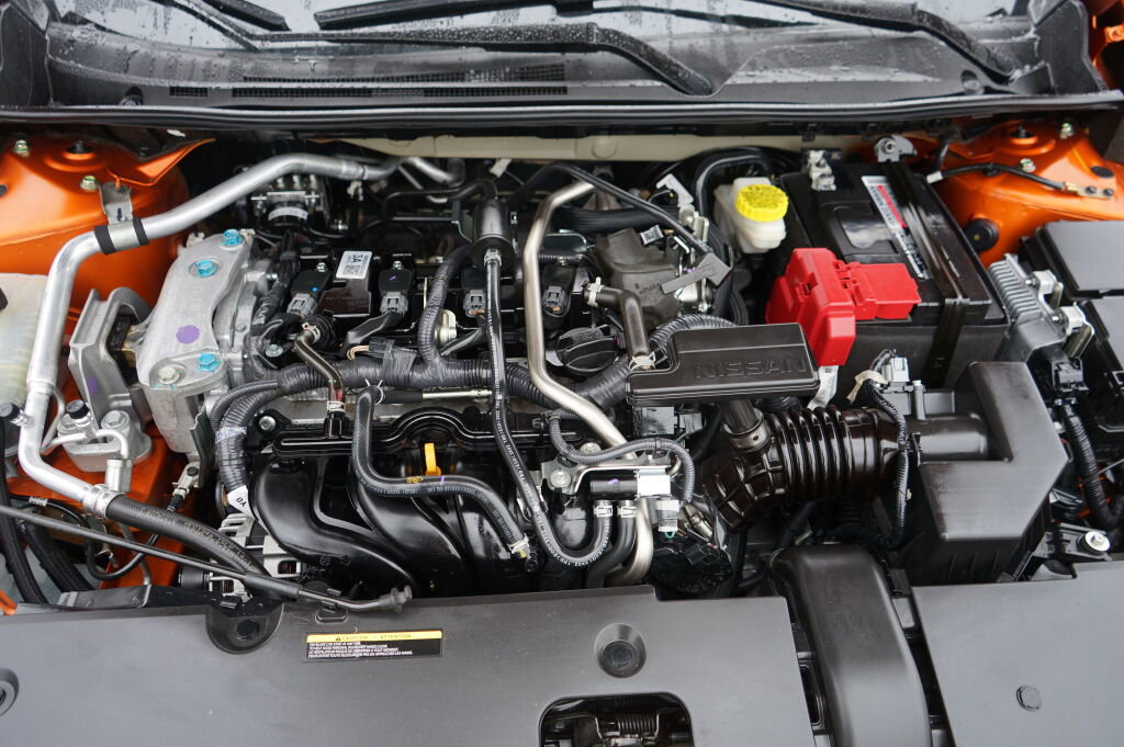 Used 2024 Nissan Sentra SR w/ SR Premium Package FWD image 9