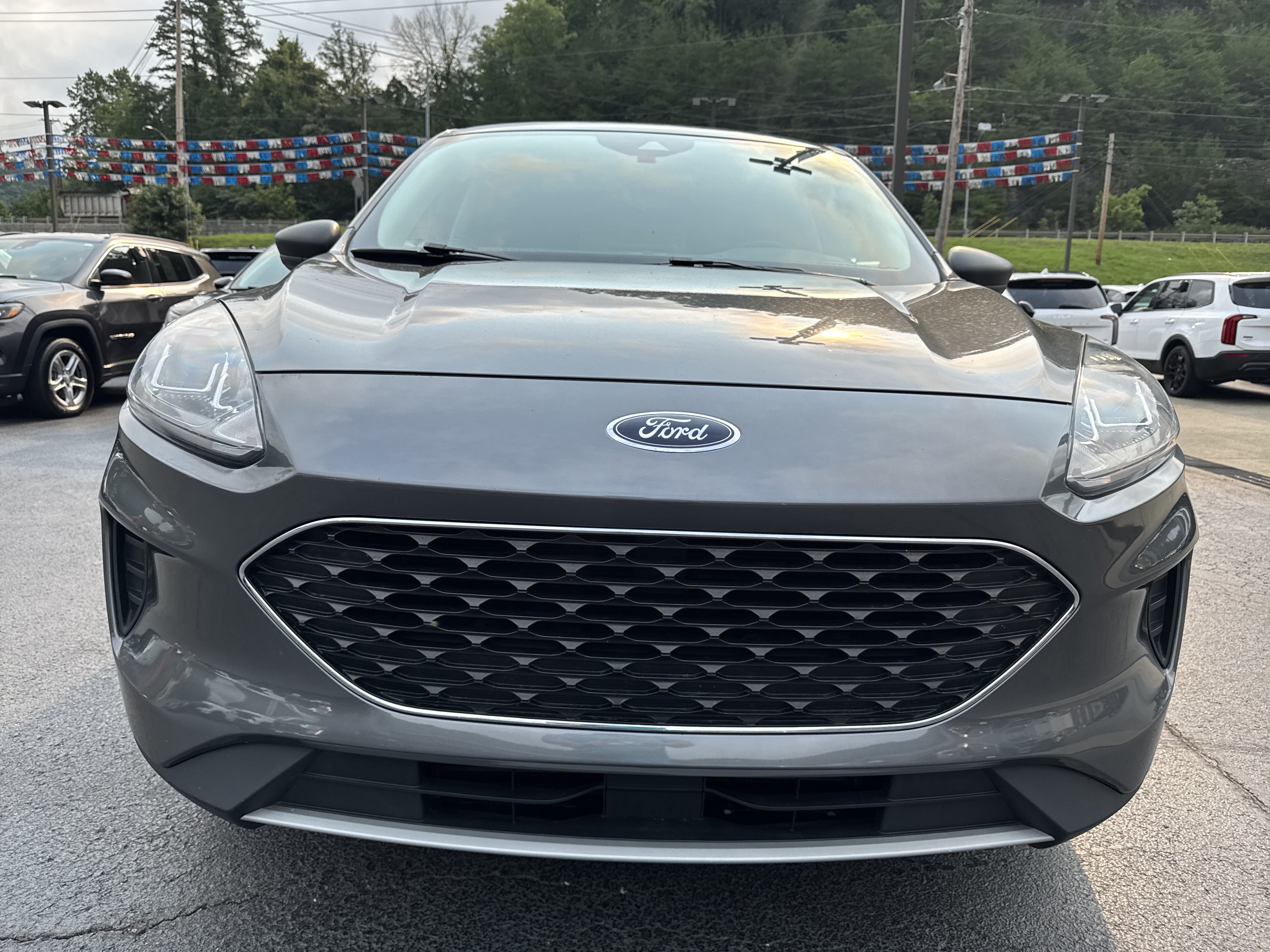Used 2022 Ford Escape SE w/ Cold Weather Package AWD/4WD image 2