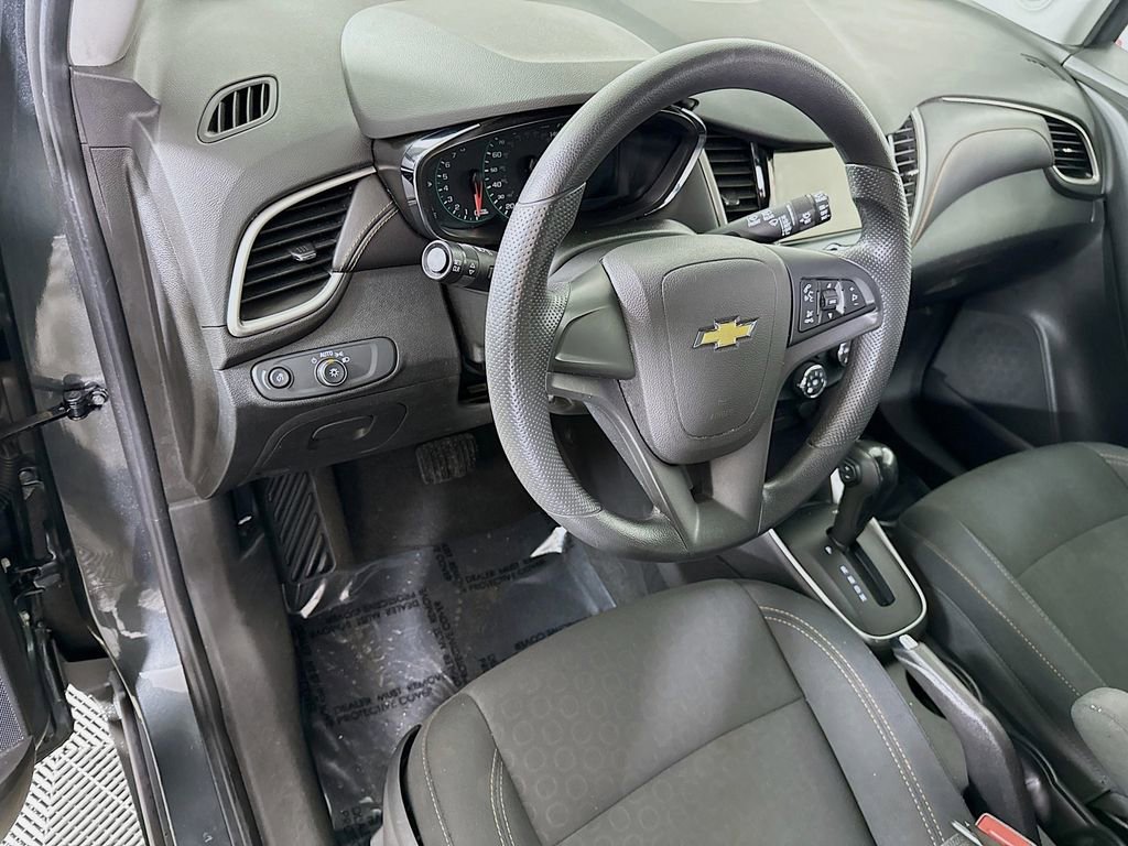 Used 2019 Chevrolet Trax LS image 16