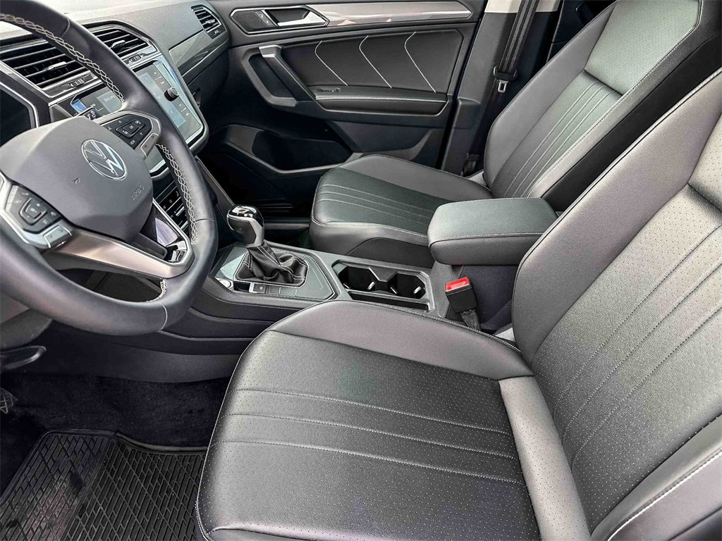 Used 2024 Volkswagen Tiguan SE image 13