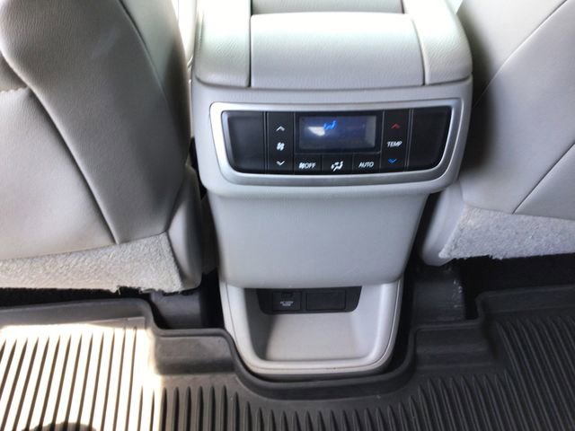Used 2019 Toyota Highlander XLE AWD/4WD image 45