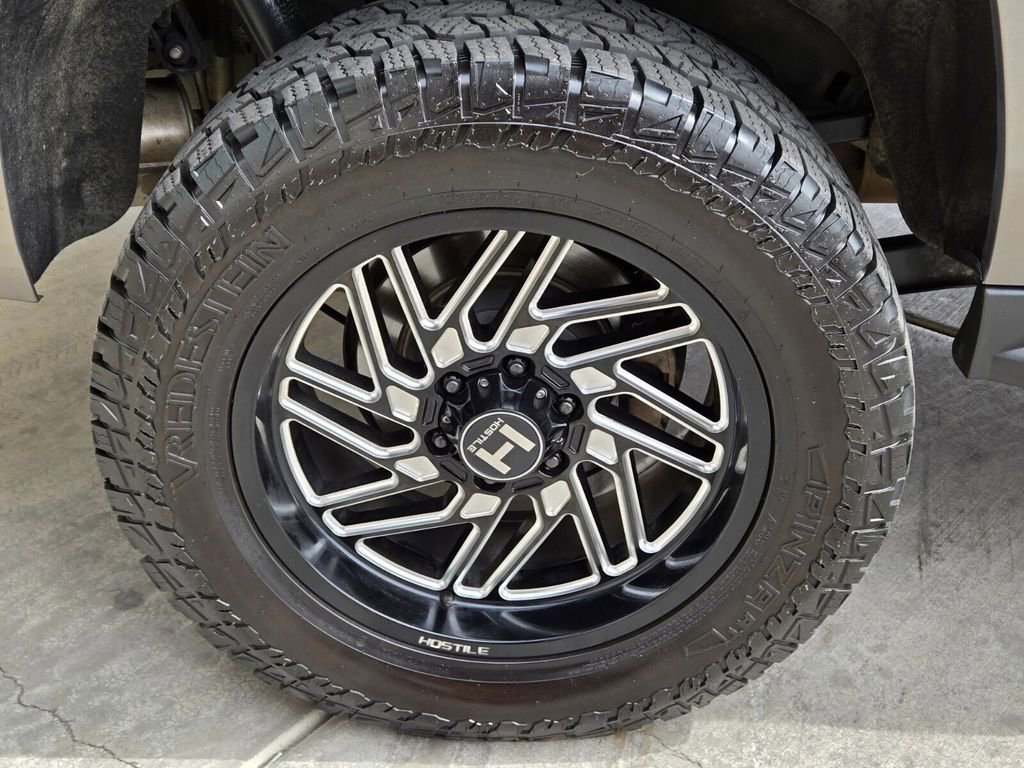 Used 2018 Chevrolet Suburban LT AWD/4WD image 13