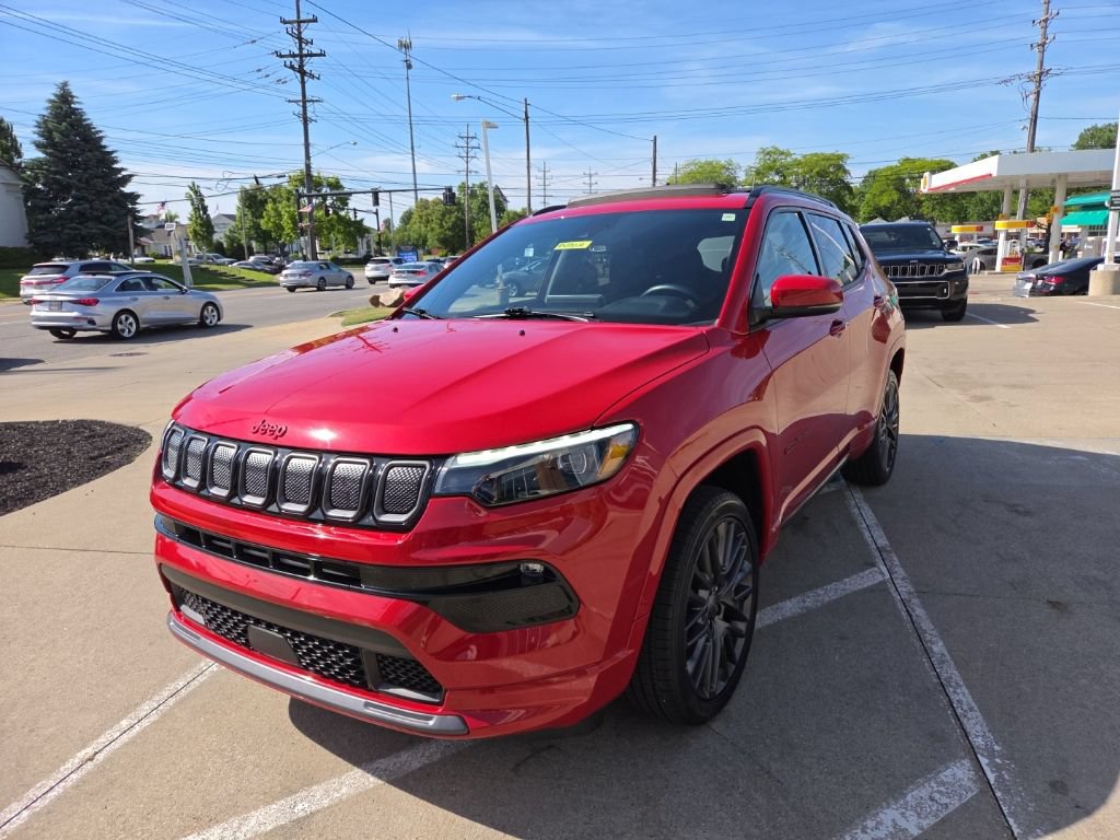Certified 2022 Jeep Compass Limited w/ (RED) Package AWD/4WD image 6