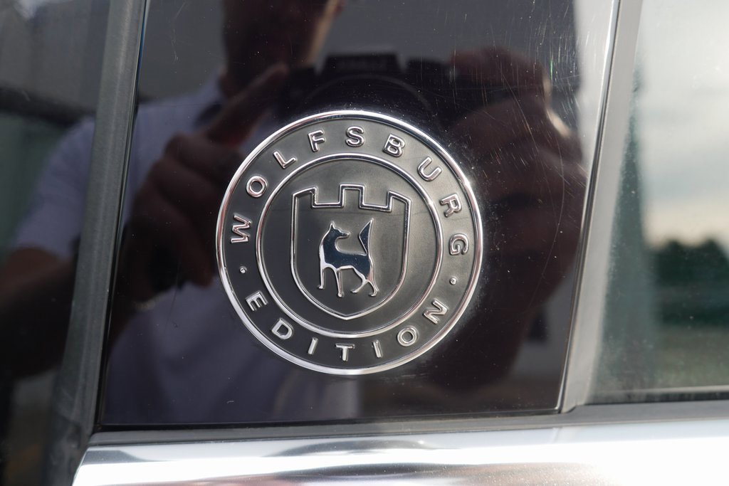 Used 2017 Volkswagen Touareg Wolfsburg Edition image 7