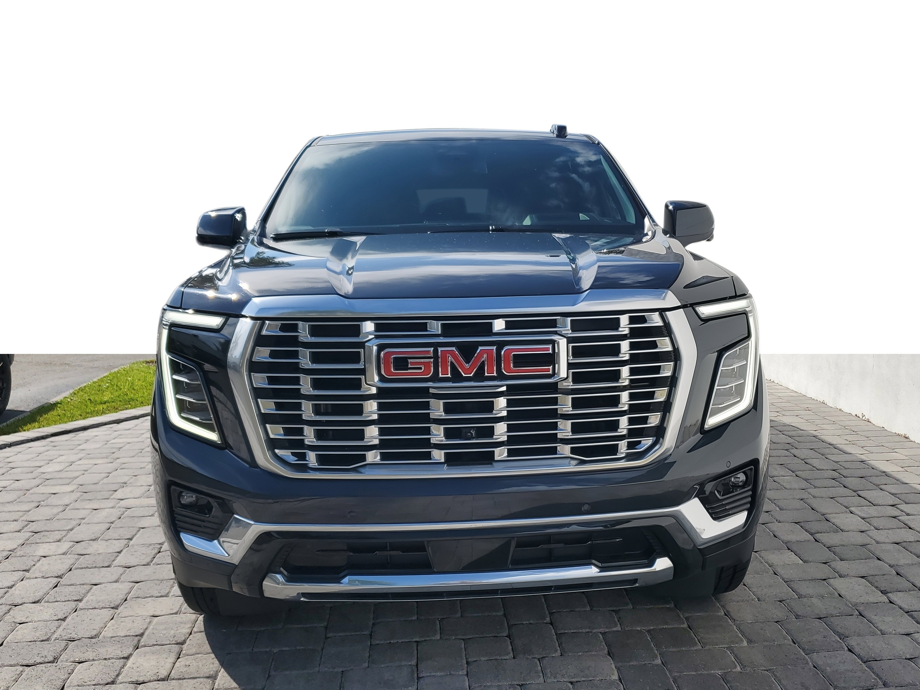 Used 2025 GMC Yukon XL Denali image 2