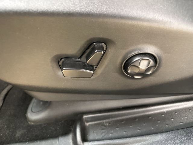 Used 2025 Chrysler Pacifica Limited AWD/4WD image 15