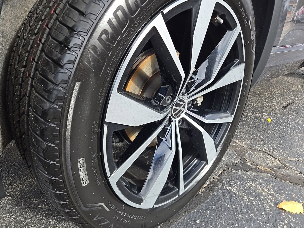 Used 2024 Volkswagen Atlas Cross Sport SEL Premium R-Line image 13