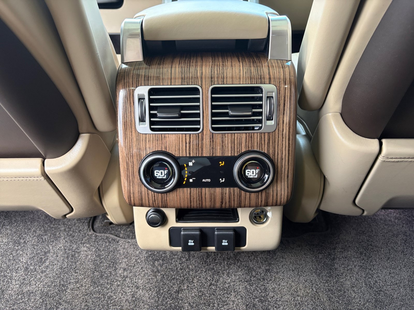 Used 2018 Land Rover Range Rover Supercharged AWD/4WD image 32