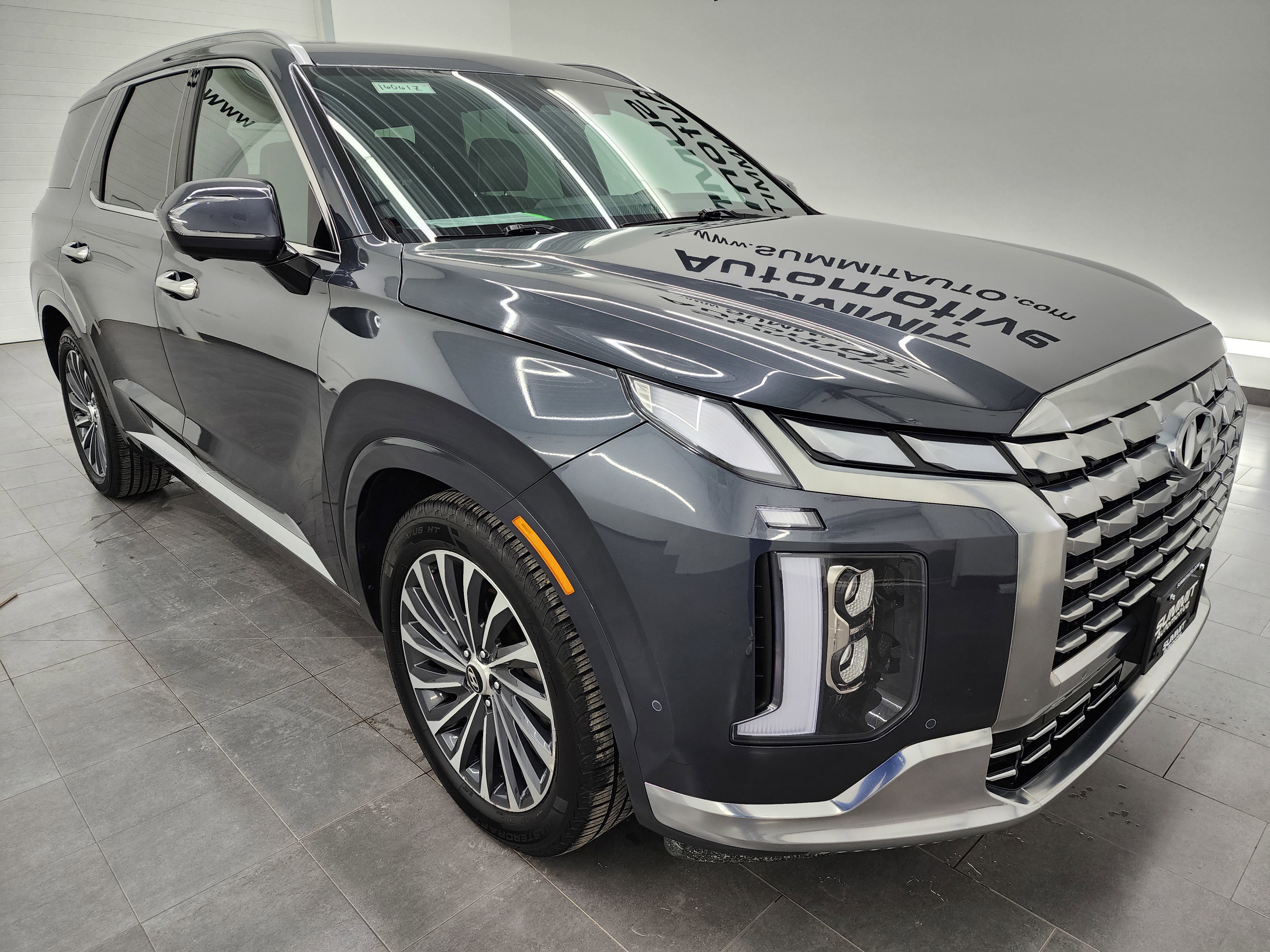 Used 2024 Hyundai Palisade Calligraphy image 2