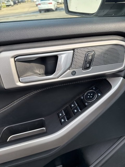 Used 2023 Ford Explorer Limited image 13