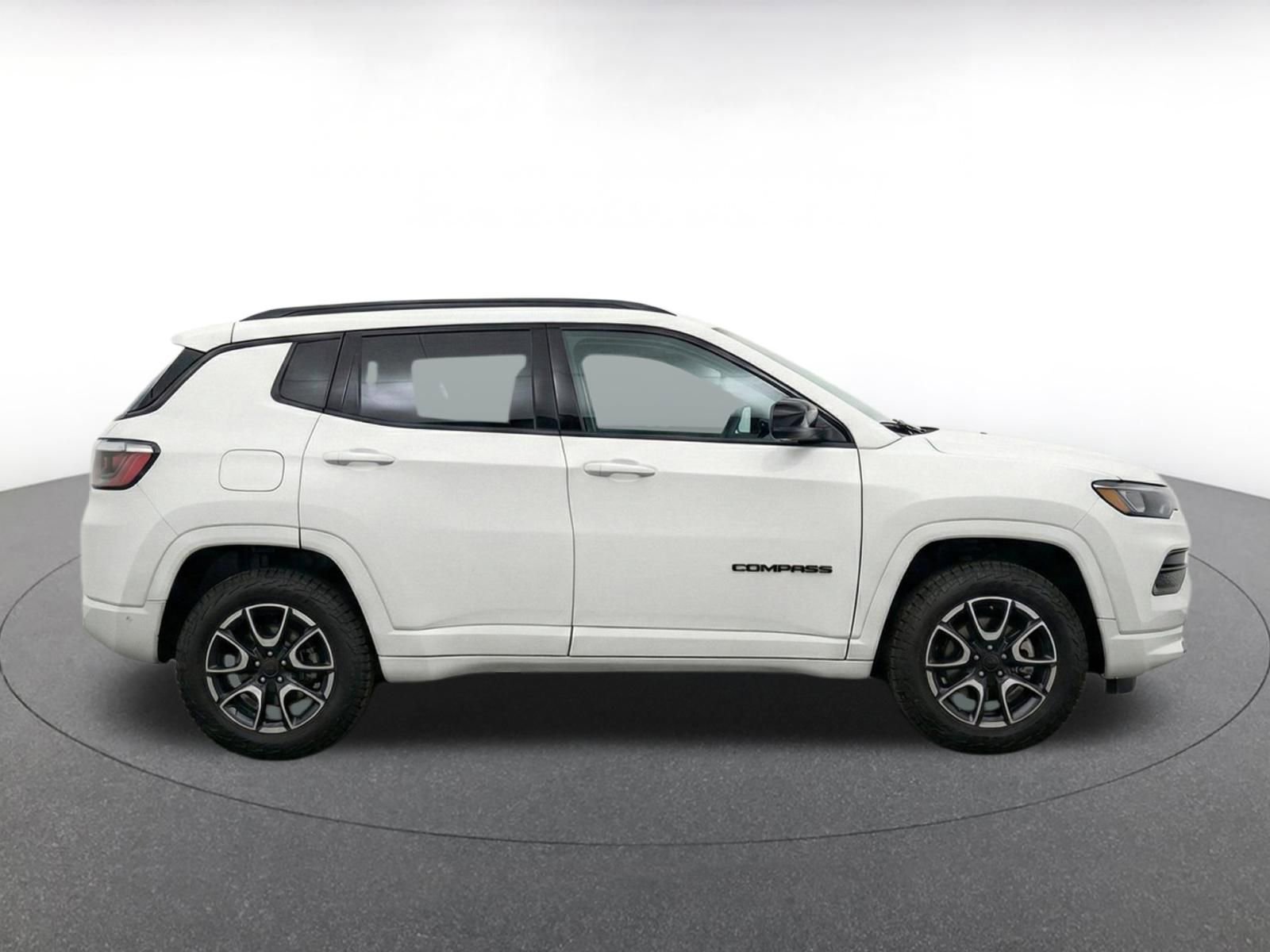 Used 2025 Jeep Compass Trailhawk AWD/4WD image 10