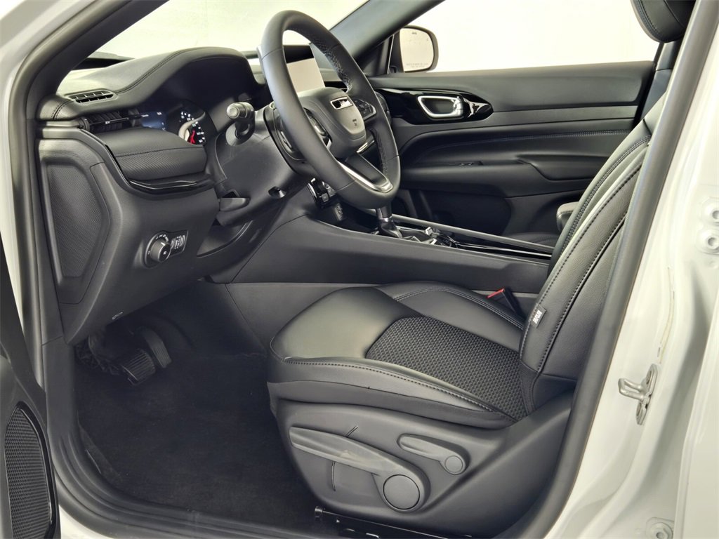 New 2026 Jeep Compass Latitude image 8