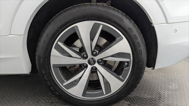 Used 2024 Audi Q8 e-tron Premium Plus w/ Premium Plus Package AWD/4WD image 33