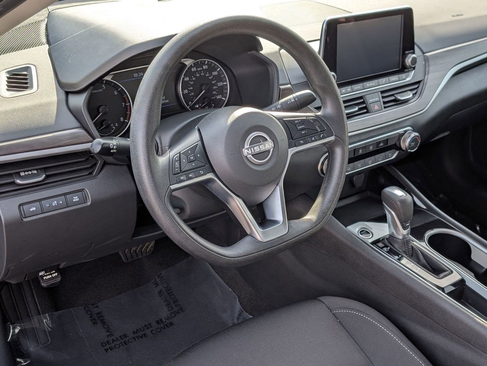 Used 2024 Nissan Altima 2.5 SV image 4