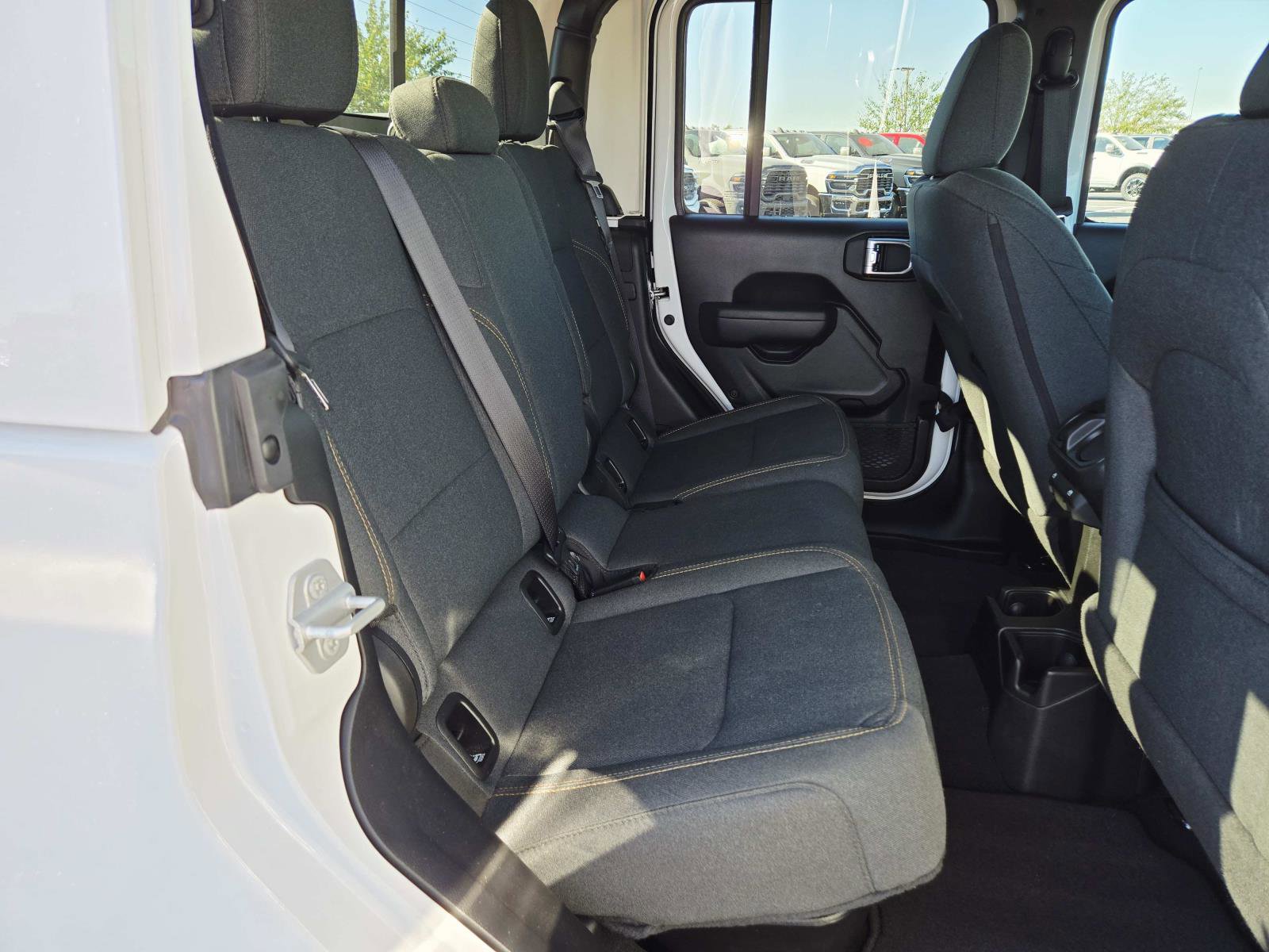 Used 2024 Jeep Gladiator Sport image 16