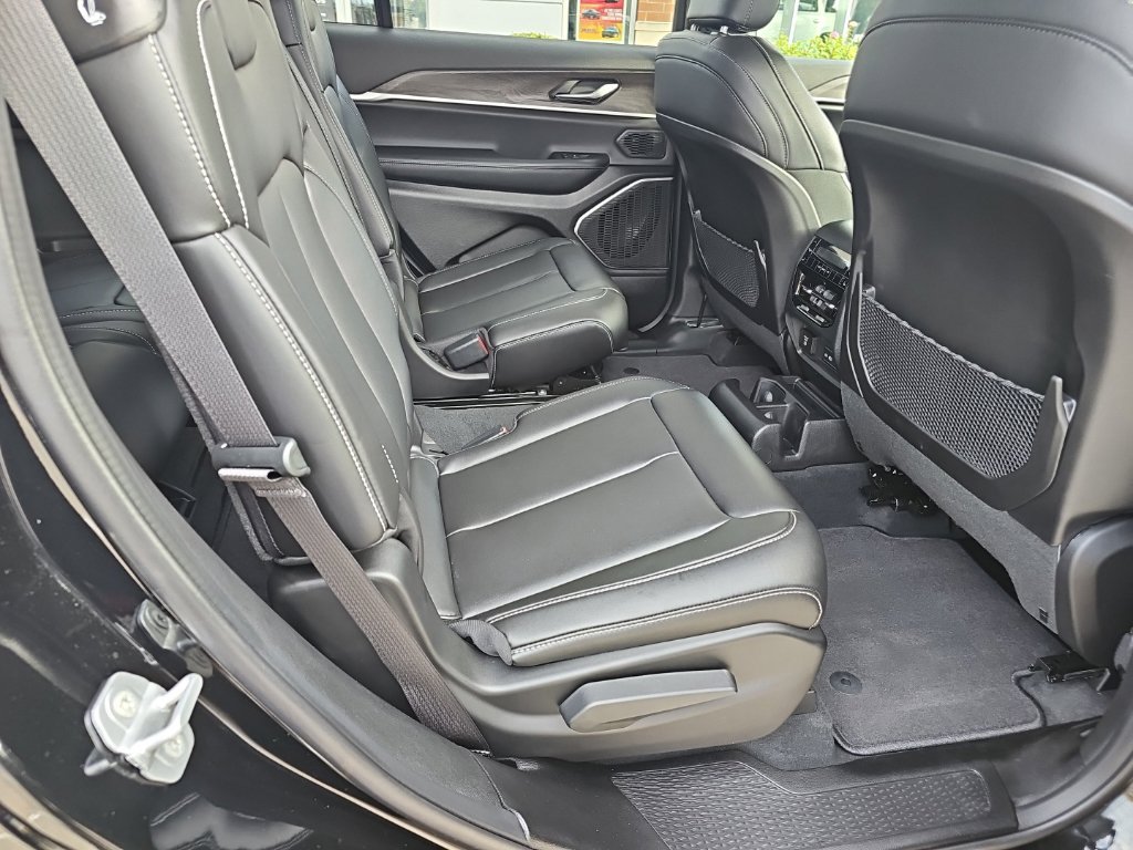 Used 2026 Jeep Grand Cherokee L Limited AWD/4WD image 24