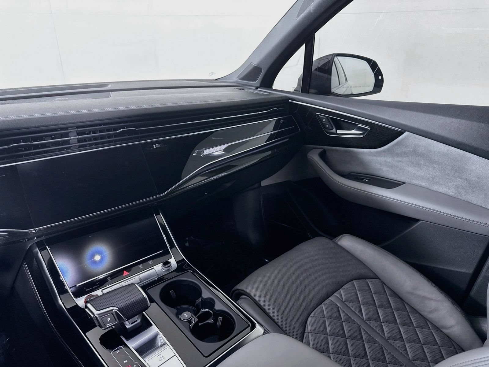 Certified 2023 Audi SQ7 Prestige w/ Sport Package AWD/4WD image 24