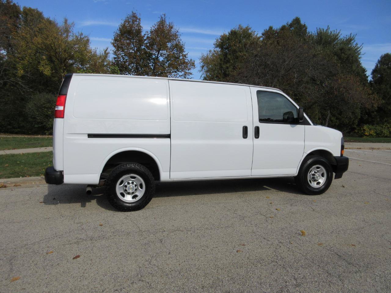 Used 2020 Chevrolet Express 2500 w/ Communications Package RWD image 8