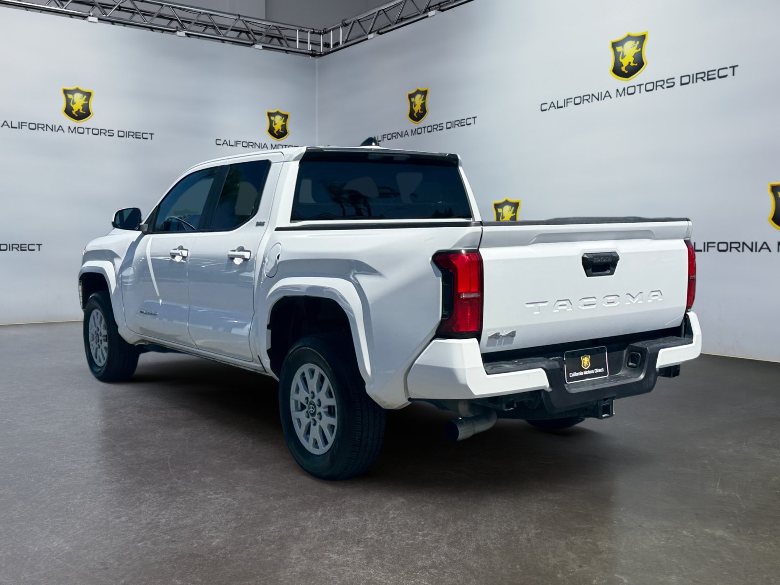 Used 2025 Toyota Tacoma SR5 AWD/4WD image 3