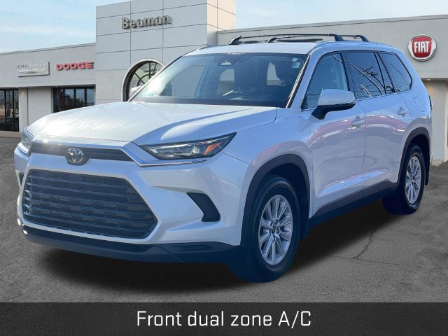 Used 2024 Toyota Grand Highlander AWD image 3