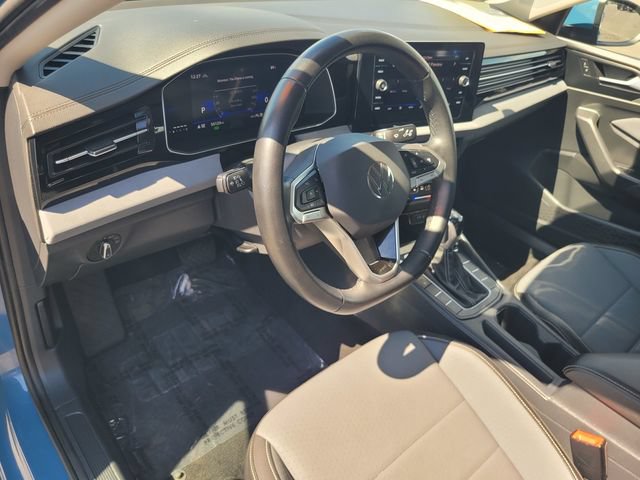 Used 2025 Volkswagen Jetta SE FWD image 12