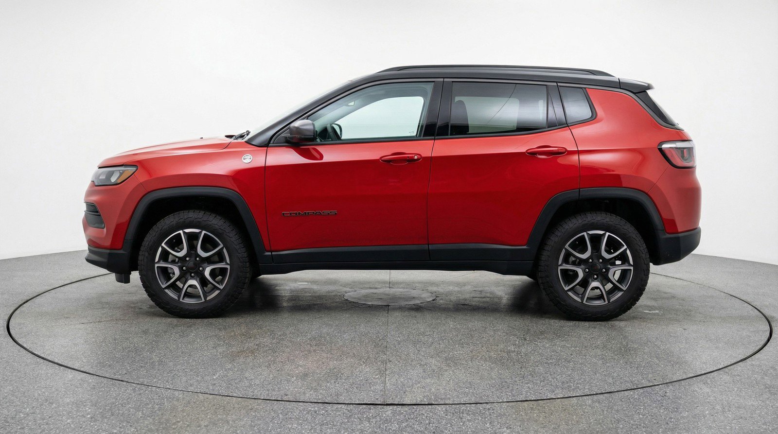 Used 2025 Jeep Compass Trailhawk image 5
