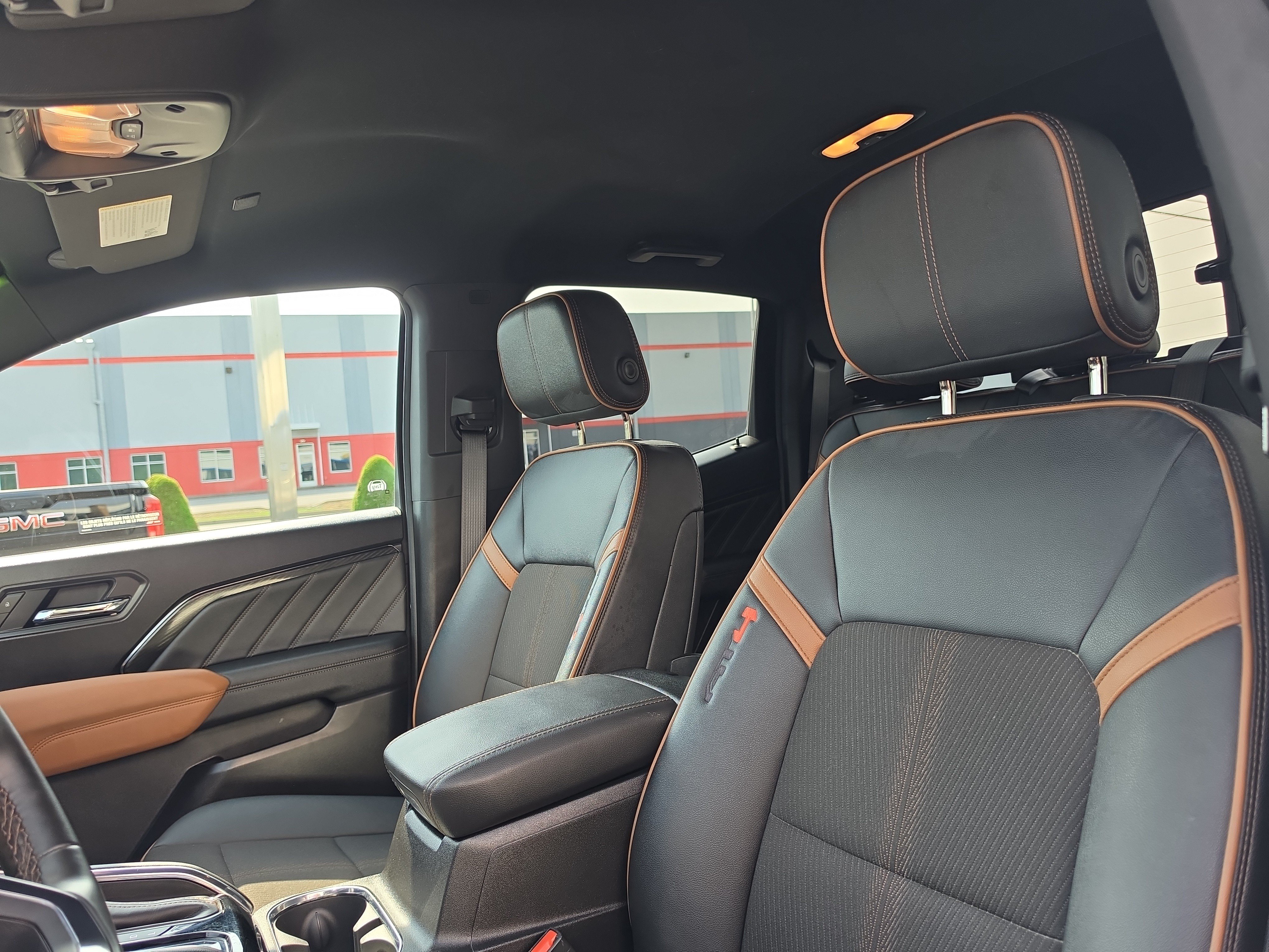 Used 2025 GMC Canyon AT4 AWD/4WD image 13