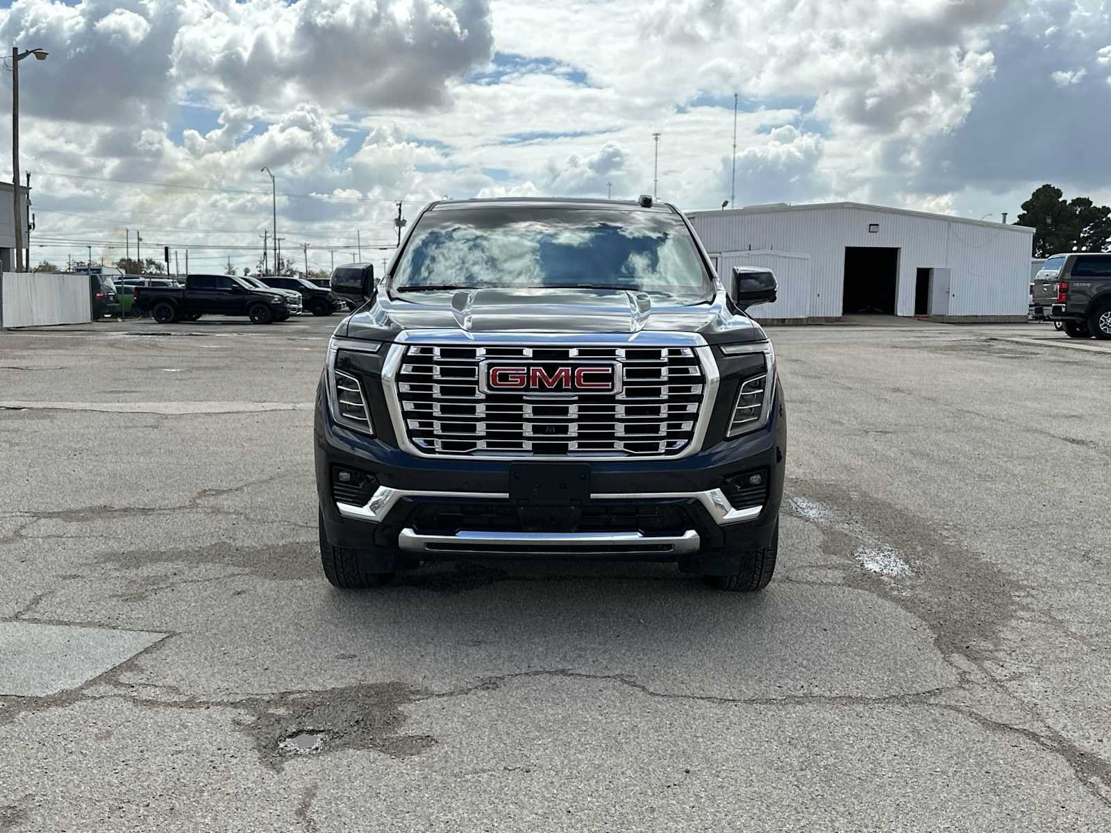 Used 2026 GMC Yukon Denali w/ Sun & Power Step Package AWD/4WD image 14
