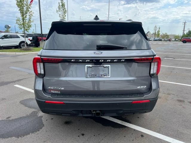 Used 2025 Ford Explorer Active AWD/4WD image 6
