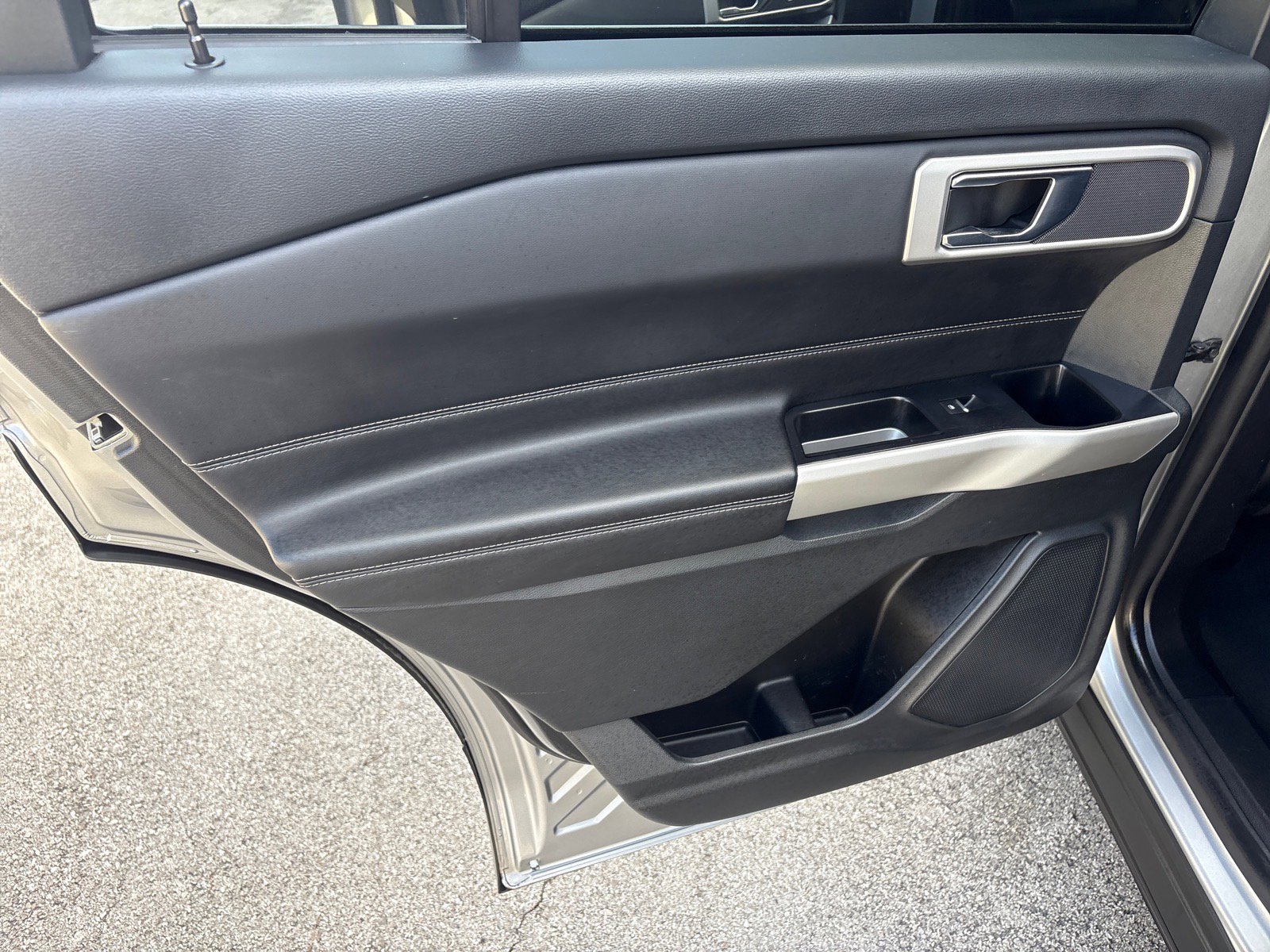 Used 2022 Ford Explorer XLT w/ Equipment Group 202A image 34