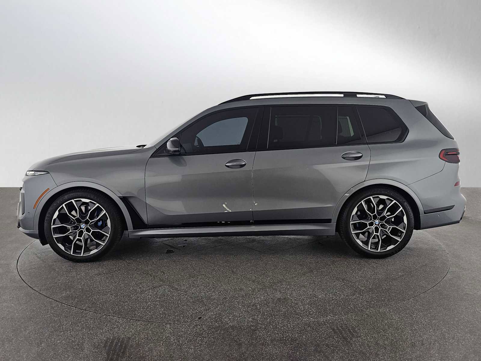 Used 2024 BMW X7 M60i w/ Executive Package image 2