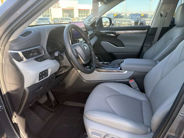Certified 2025 Toyota Highlander Limited FWD image 26