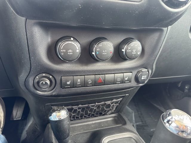 Used 2015 Jeep Wrangler Unlimited Sahara AWD/4WD image 43