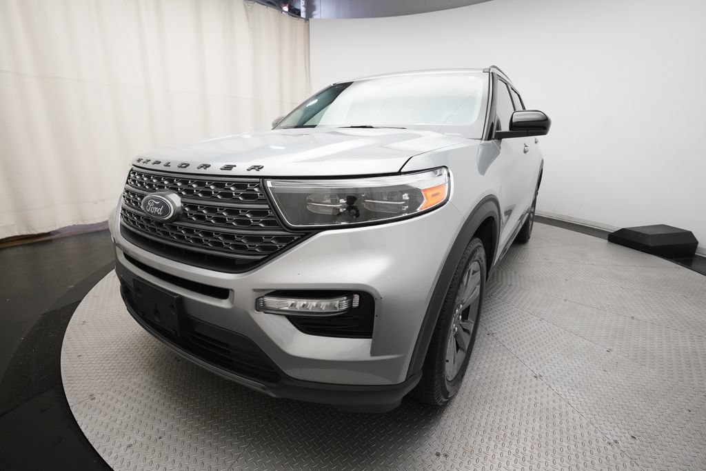 Used 2023 Ford Explorer XLT w/ Equipment Group 202A AWD/4WD image 12