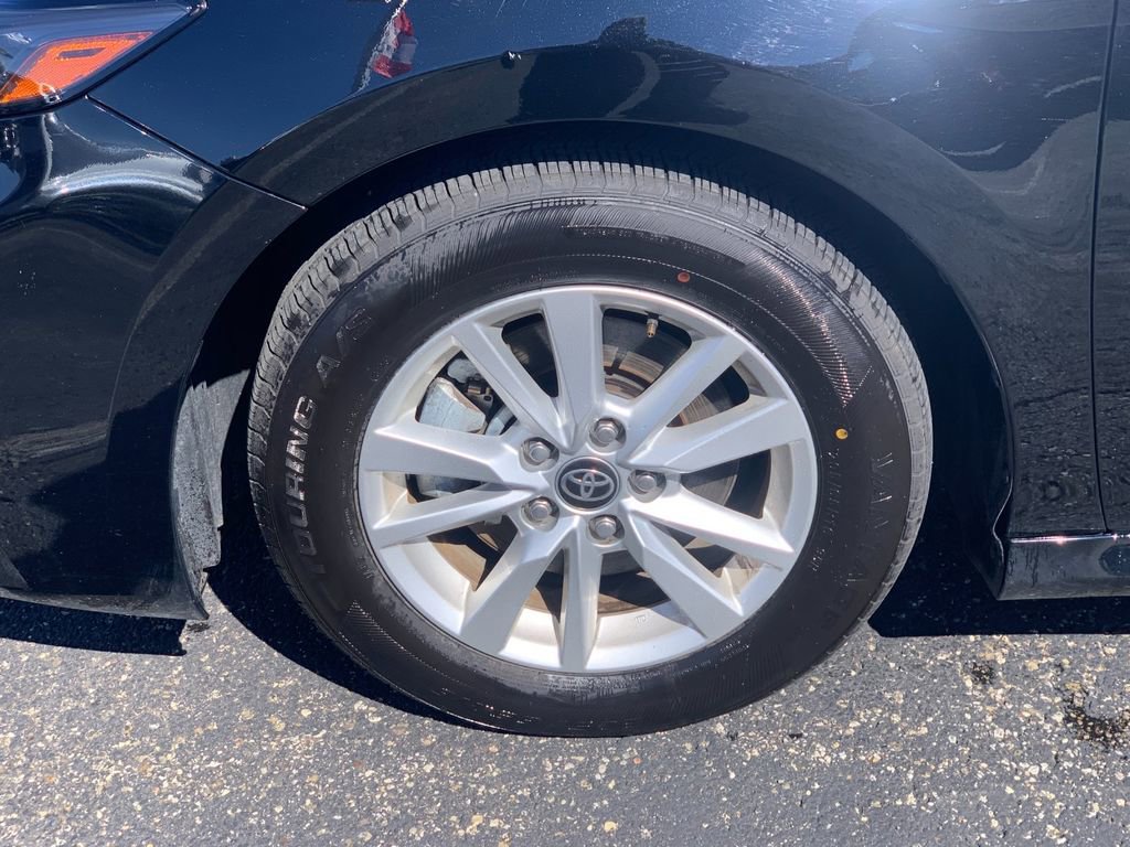 Used 2025 Toyota Camry LE FWD image 32