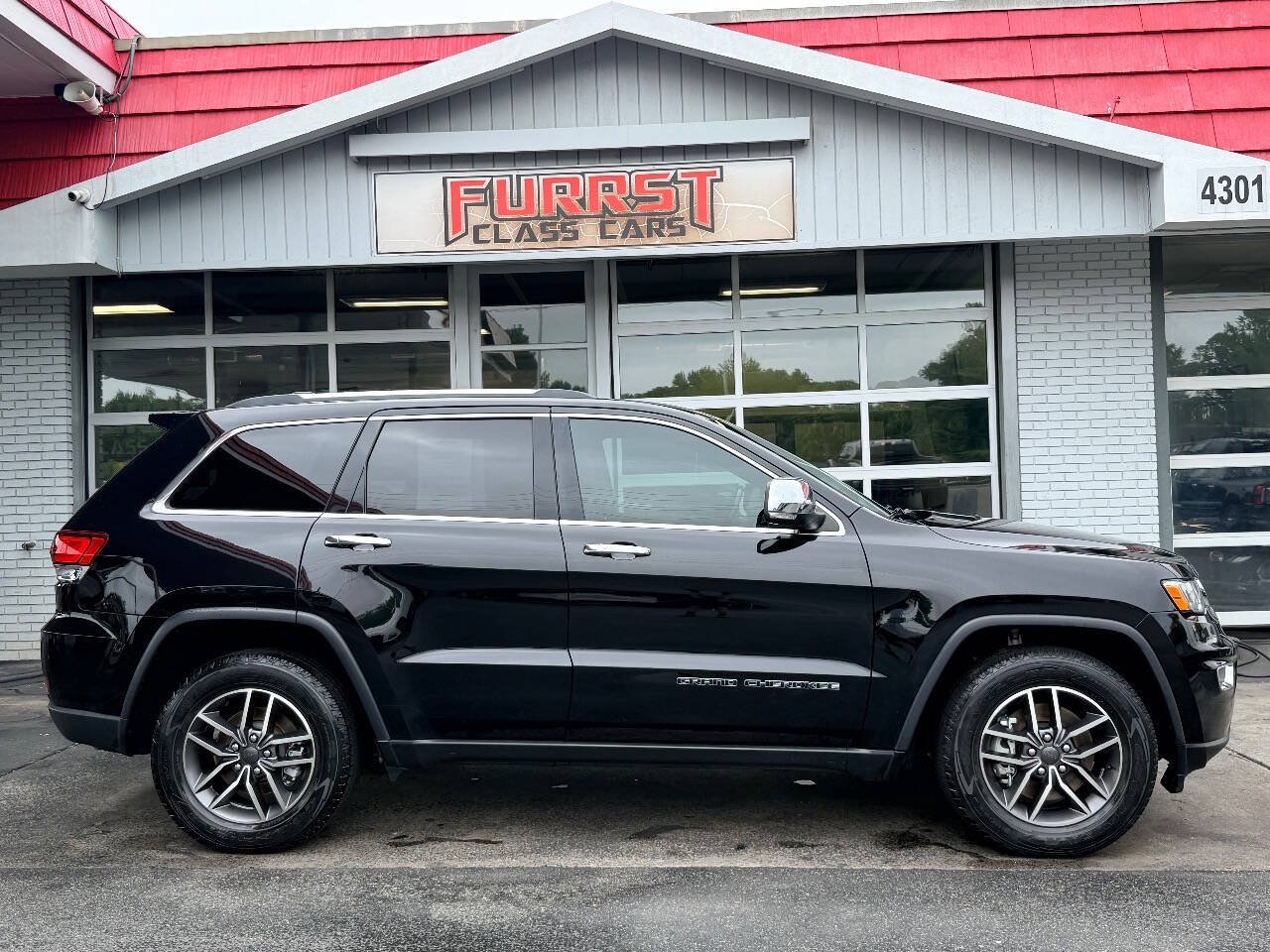Used 2021 Jeep Grand Cherokee Limited w/ Sun & Sound Group RWD image 2