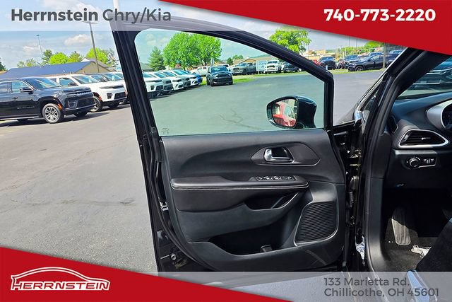 New 2026 Chrysler Voyager LX FWD image 12